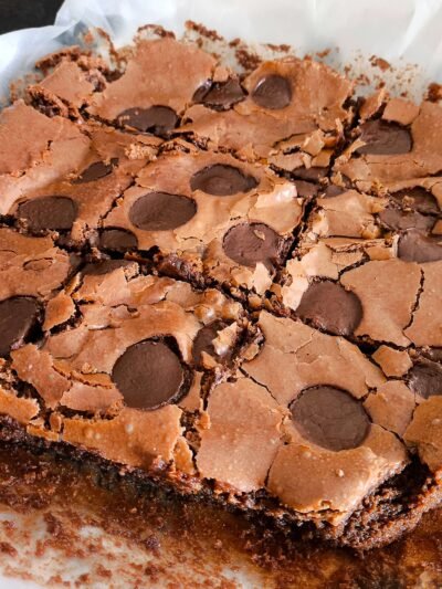 Brownie de Chocolate Perfeito com casquinha crocante e interior cremoso.